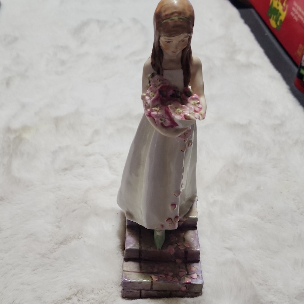Elegant White and Pink Figurine. ROYAL WORCESTER . BONE CHINA.